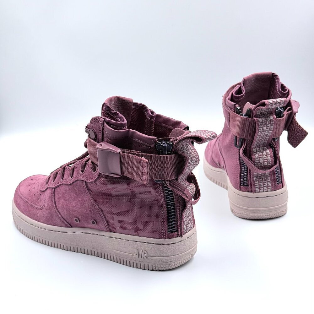 Nike Wmns SF Air Force 1 Mid 'Force Is Female'